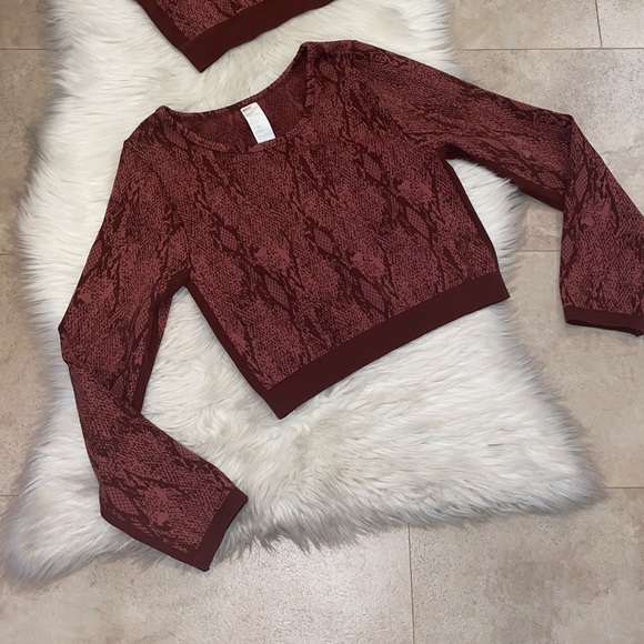 Fabletics Kamilia Seamless Sports Bra and Crop Top Set - Picture 6 of 10